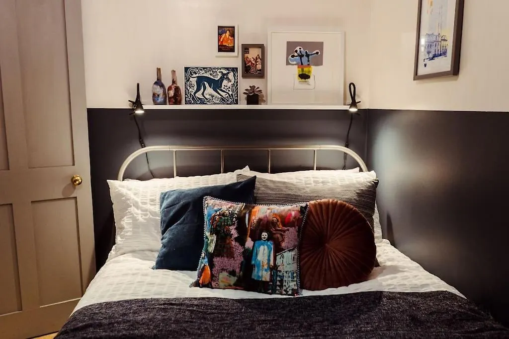 Artistic Hideaway Within York'S Ancient City Walls