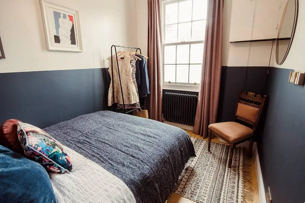 Artistic Hideaway Within York'S Ancient City Walls York