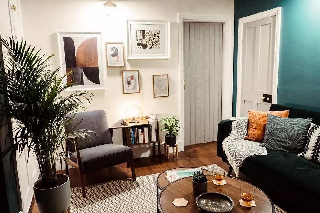 Artistic Hideaway Within York'S Ancient City Walls 0*, York